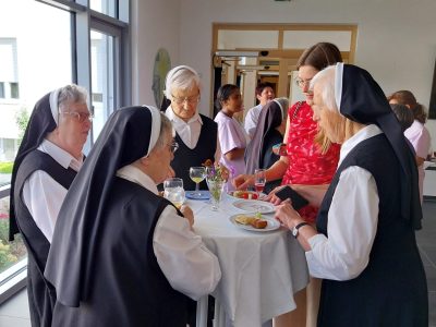 20250811_quer_Schwestern_3000-scaled